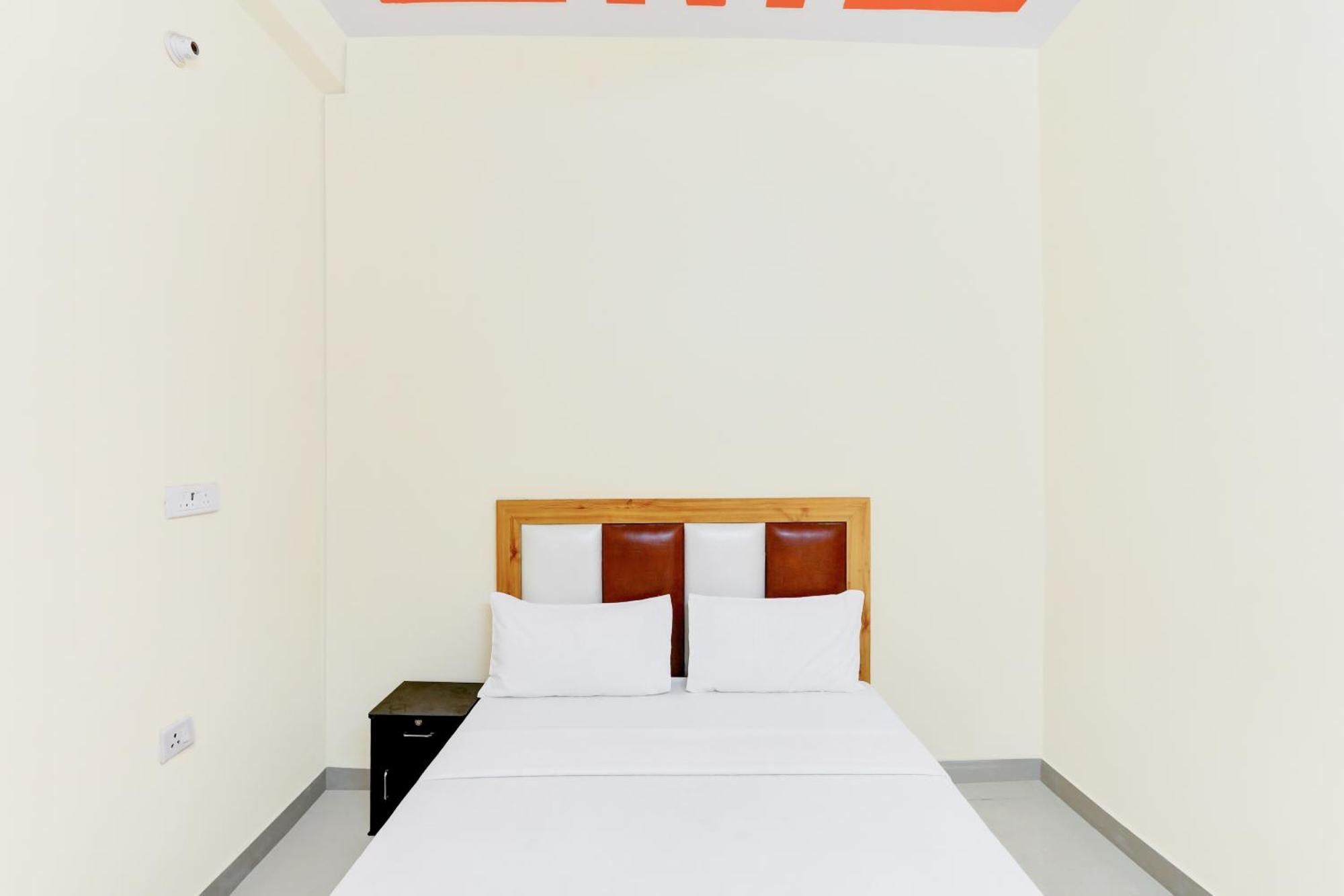 Hotel O Blu Moon Газиабад Экстерьер фото